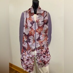 Floral Patterned Scarf w/ Floral Appliqué 
Item# TSs9